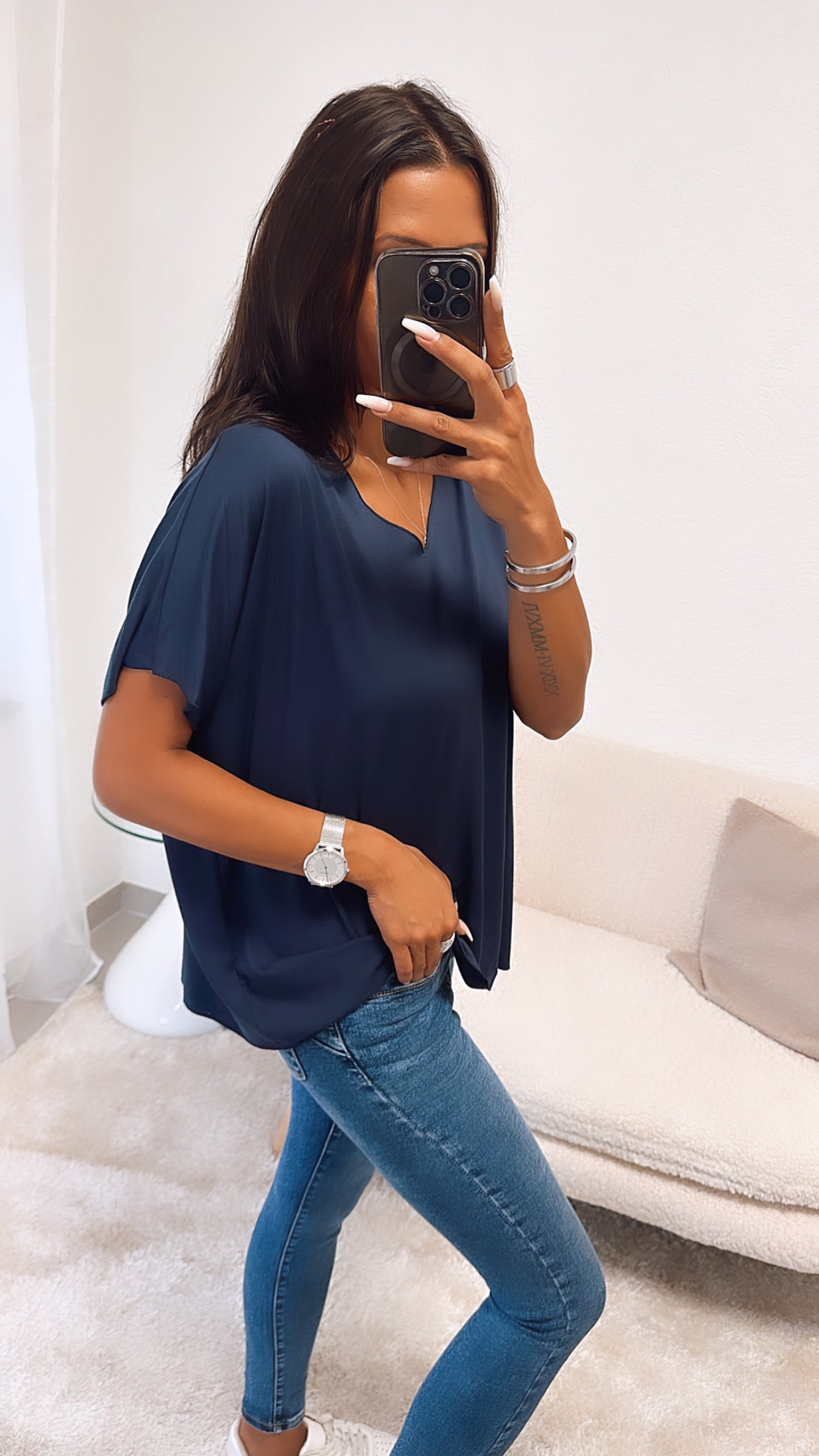T-Shirt mit V-Ausschnitt – Dunkel Blau