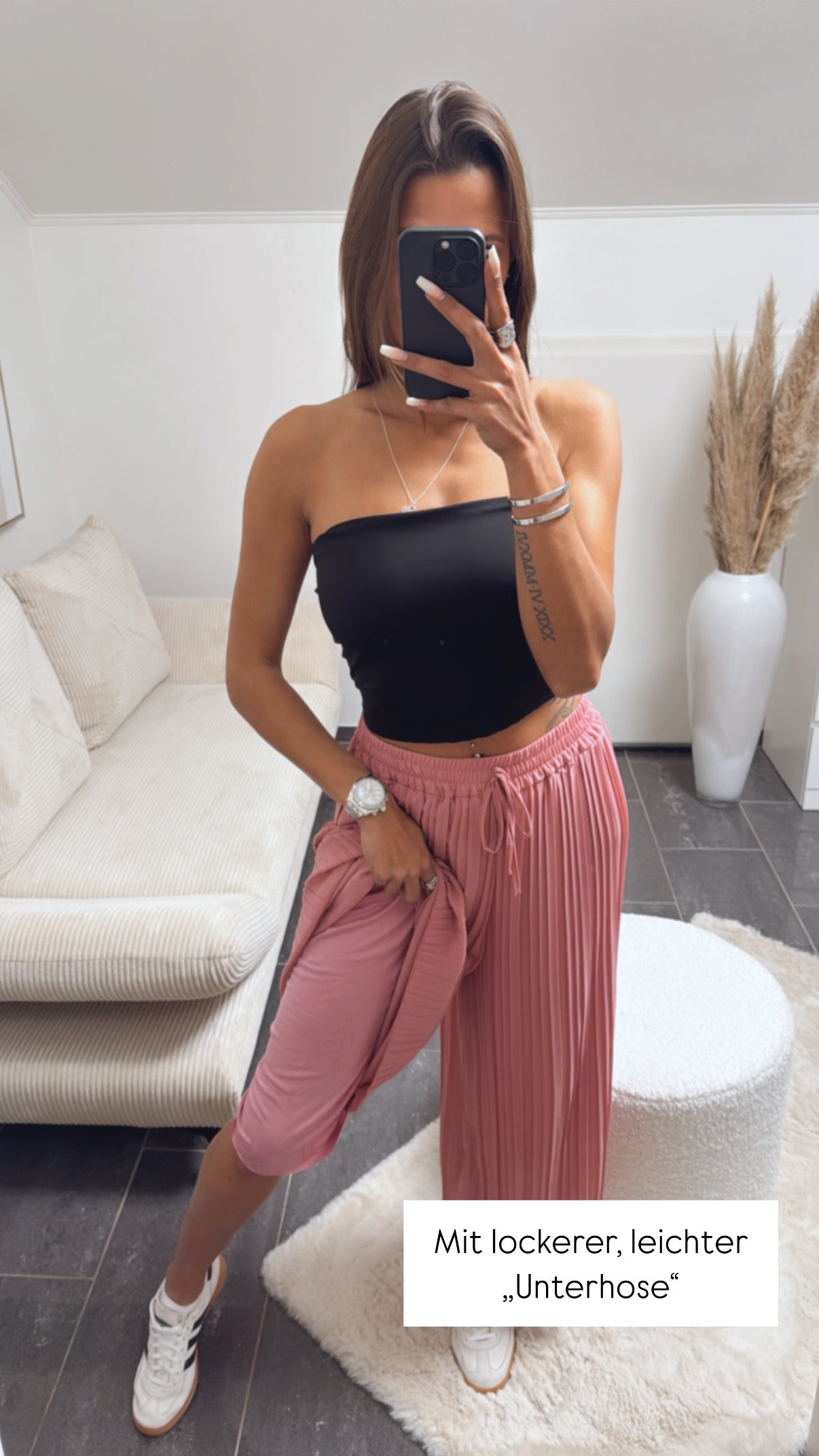 Plissee-Hose in Helle Beere – Feminine Eleganz