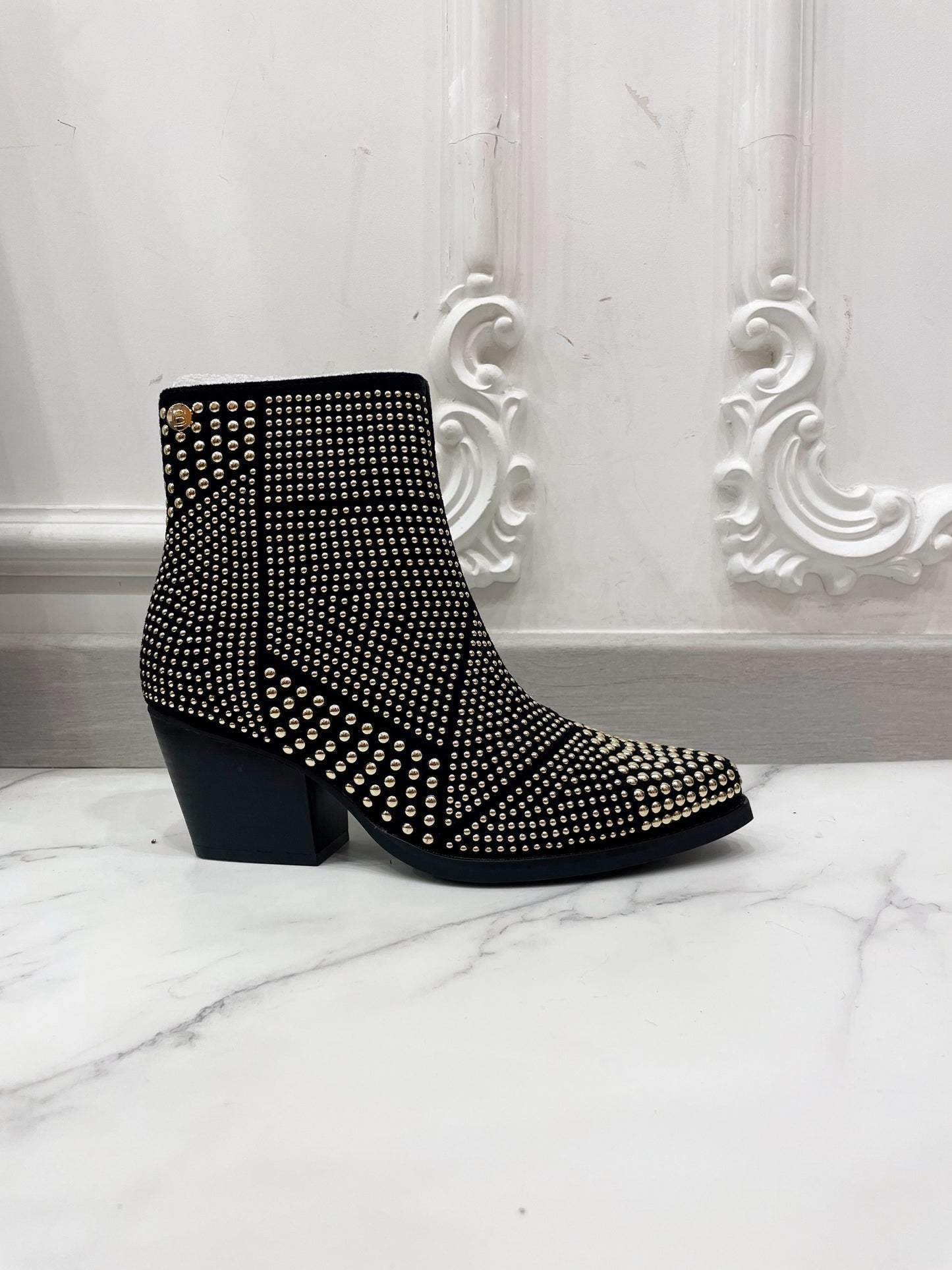 Schwarze Western Boots mit Nieten