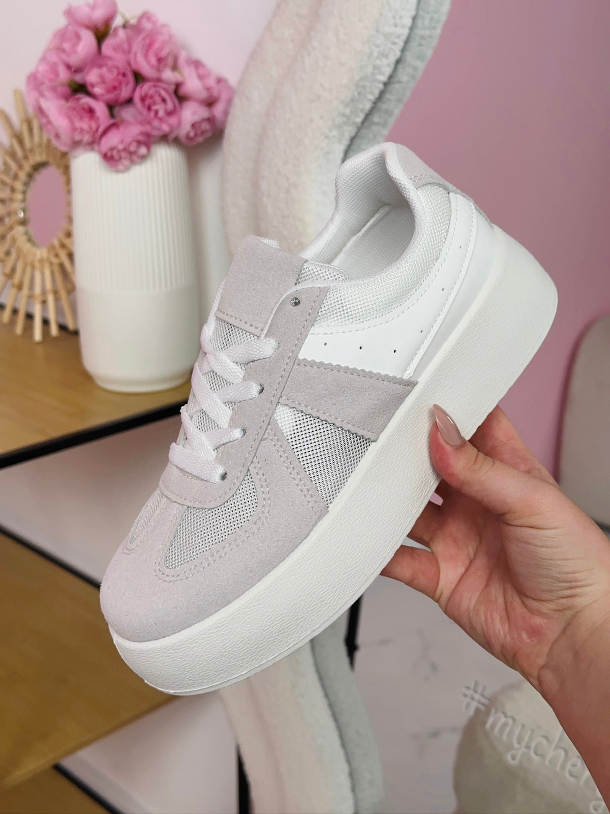 Ella White Sneaker