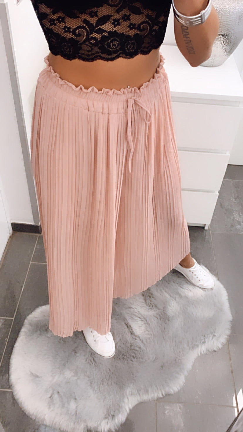 Plissee-Hose in Rosa – Romantische Eleganz
