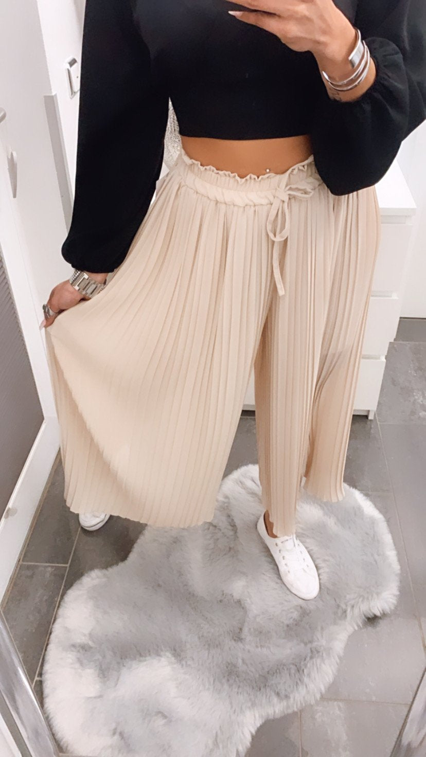 Plissee-Hose in Beige – Natürliche Eleganz
