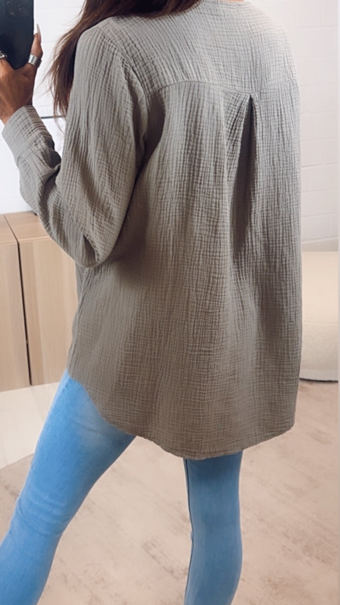 Musselin Bluse ohne Knöpfe in Schlamm – Minimalistische Eleganz | MUSSELIN LIEBE