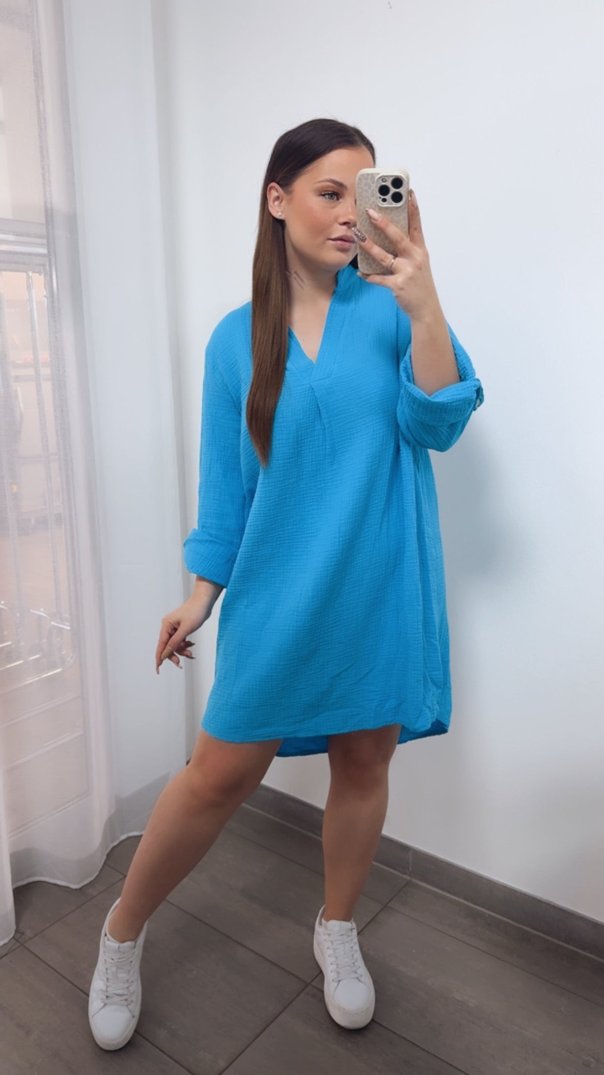 Musselin Blusenkleid mit V-Ausschnitt in Azur Blau – Sommerliche Eleganz | MUSSELIN LIEBE