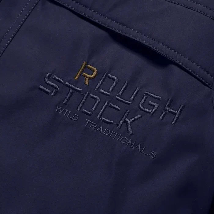 Dunkelblaue Jacke mit gesticktem ROUGH STOCK WILD TRADITIONALS Logo, Detailansicht