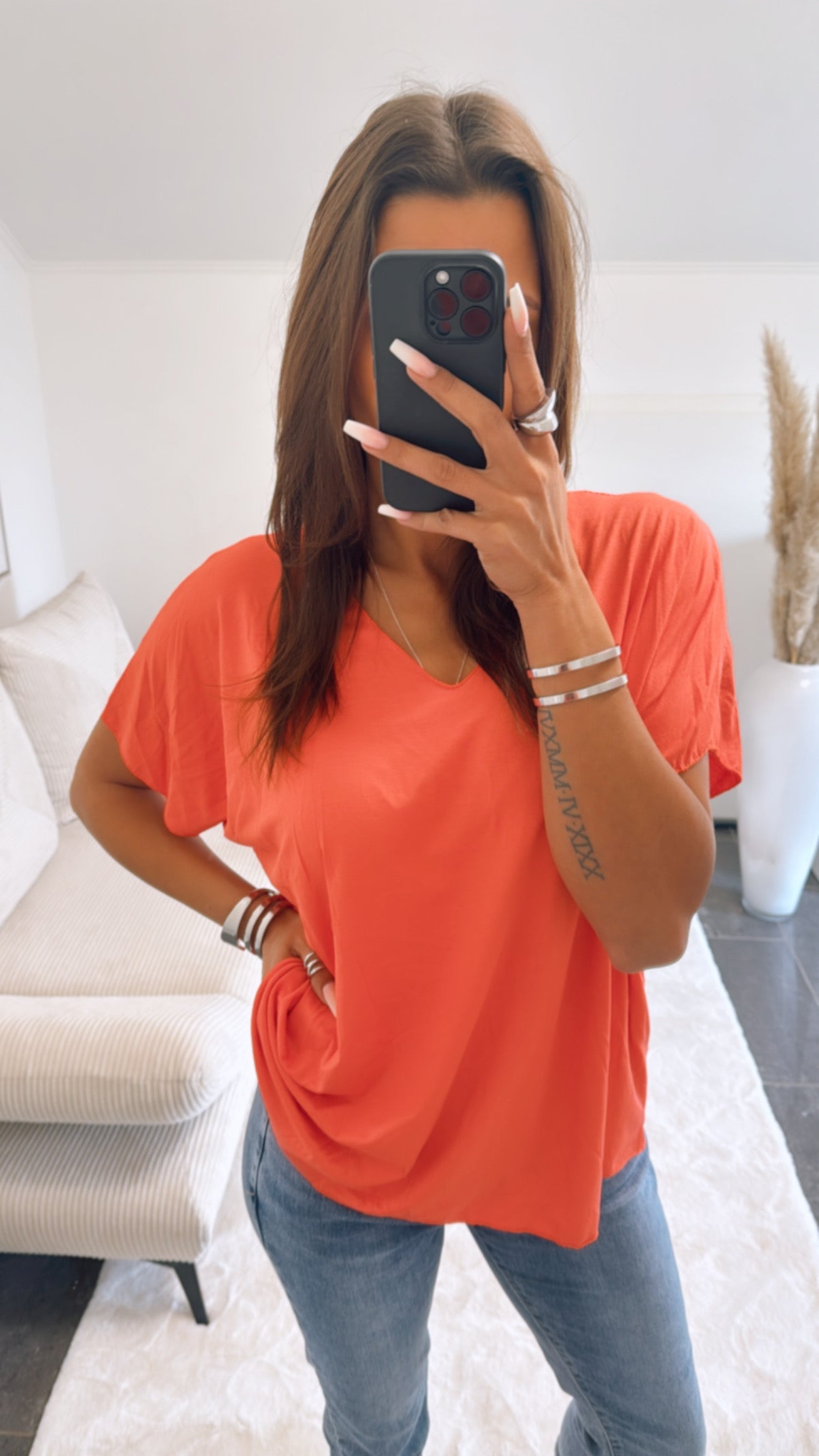 T-Shirt mit V-Ausschnitt – Coral