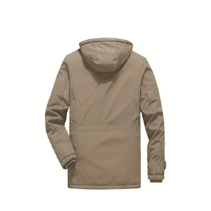 Beige Herrenjacke mit Kapuze, Rückansicht, Outdoor Winterjacke, neutraler Hintergrund