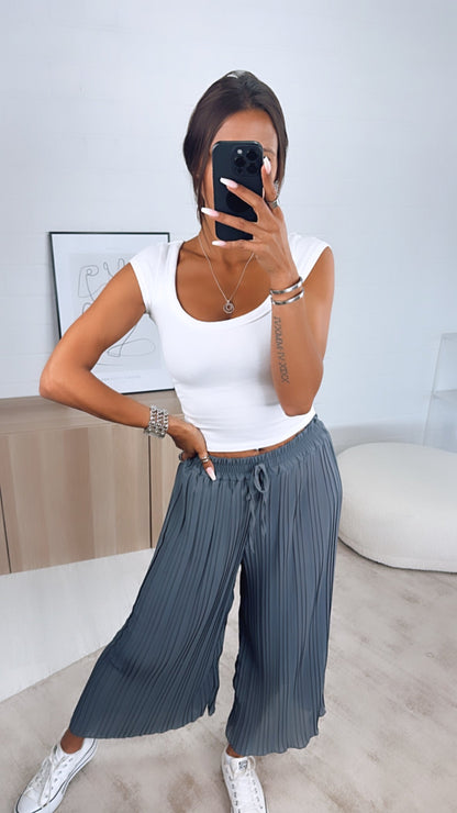Plissee-Hose in Dunkel Grau – Edle Eleganz