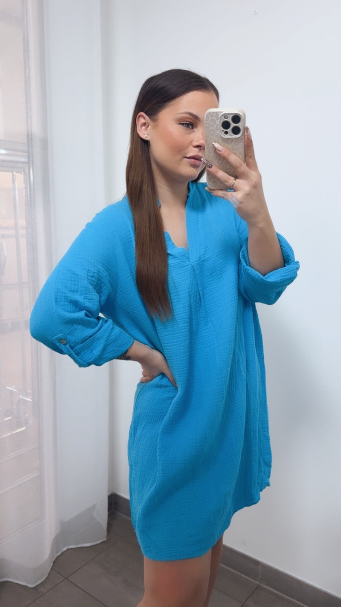 Musselin Blusenkleid mit V-Ausschnitt in Azur Blau – Sommerliche Eleganz | MUSSELIN LIEBE