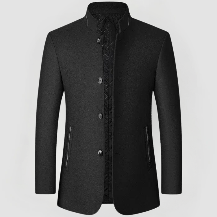 Eleganter schwarzer Herren Blazer mit Stehkragen und Knopfleiste auf weißem Hintergrund