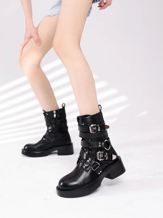 Schwarze Ankle Boots Silberdetail
