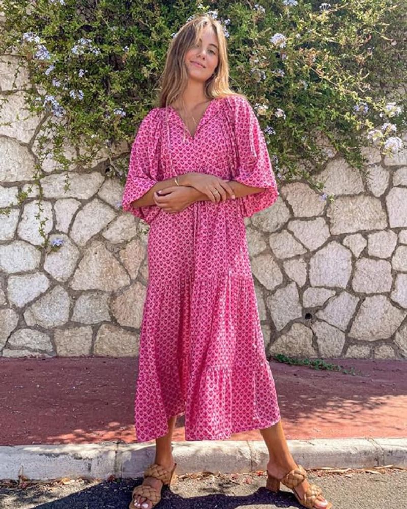 Natürliche Eleganz – Fließendes Sommerkleid in Grün & Rosa | Salzburg Mode
