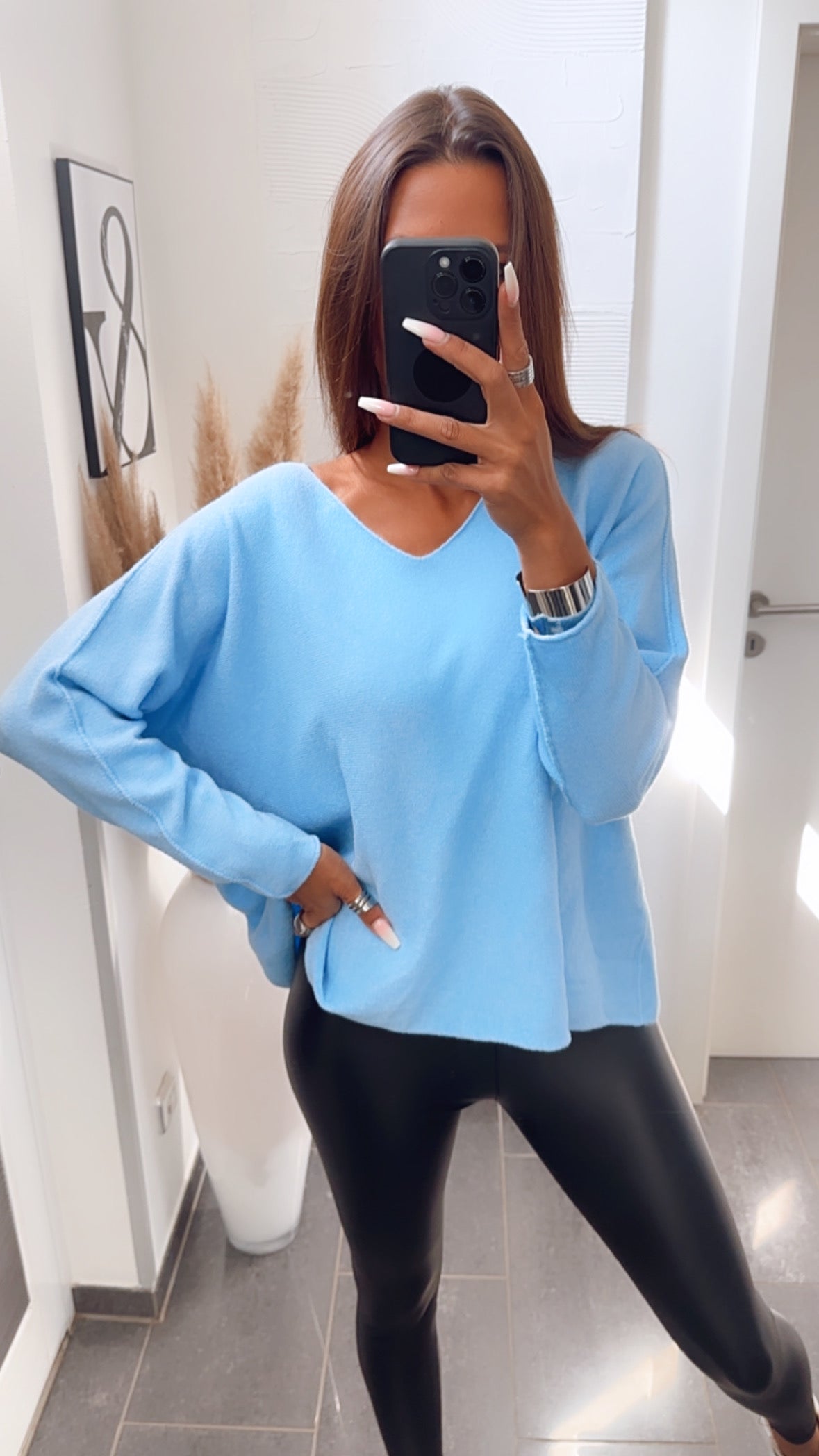 Leichter Pullover mit V-Ausschnitt – Azur Blau