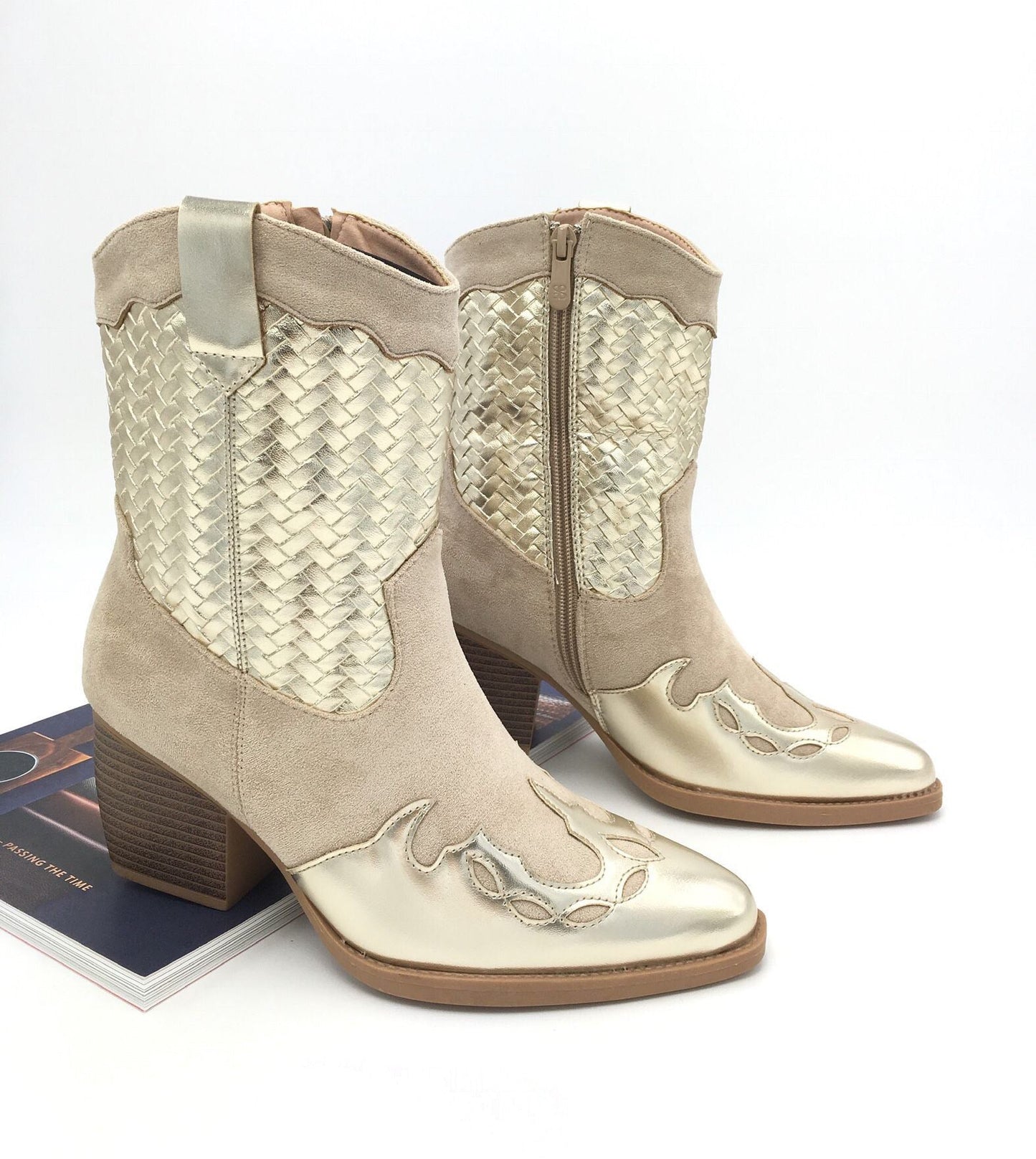 Goldene Cowboy Boots Geflochten