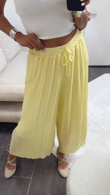 Plissee-Hose in Soft Gelb – Sommerliche Eleganz