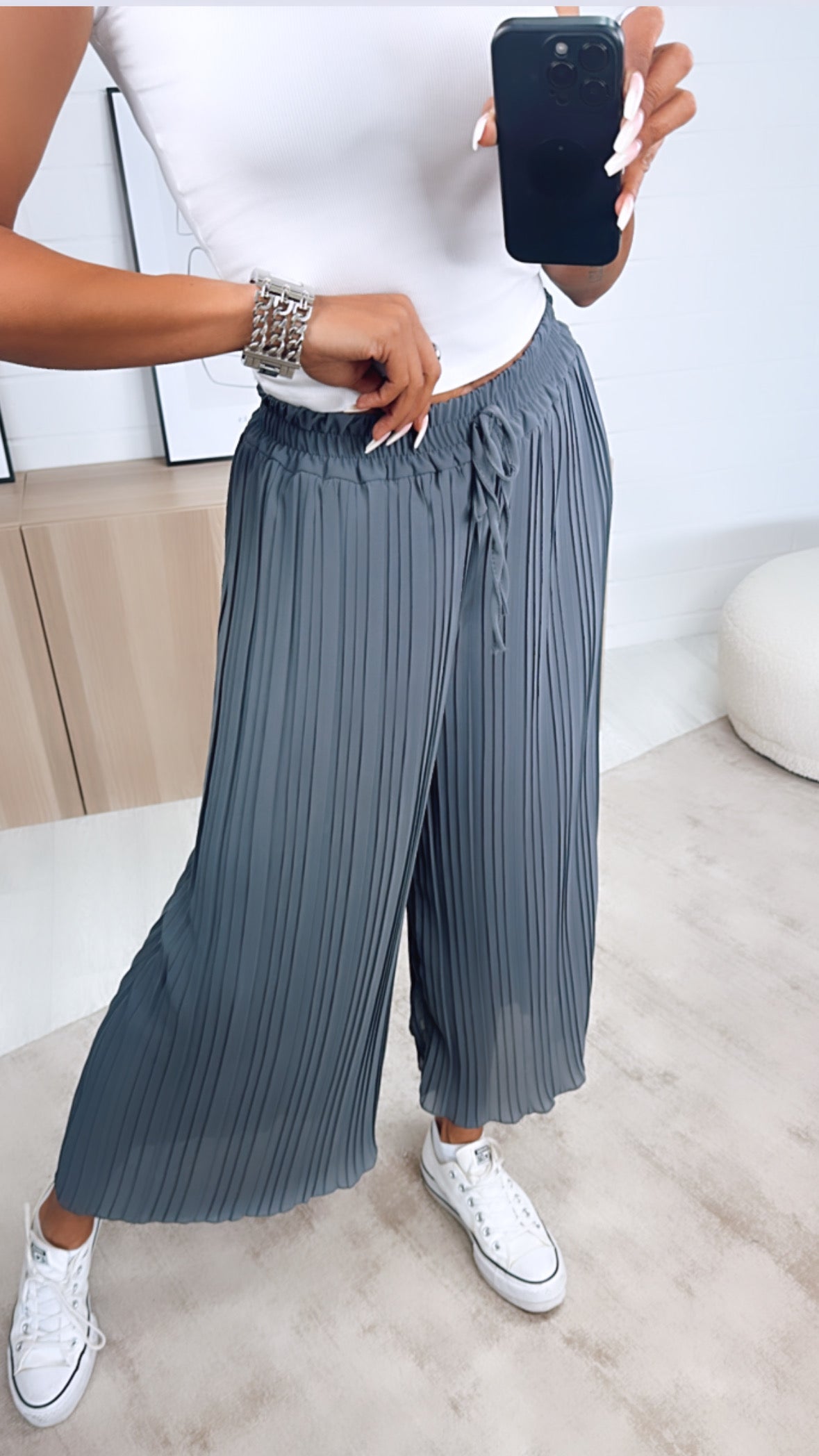 Plissee-Hose in Dunkel Grau – Edle Eleganz