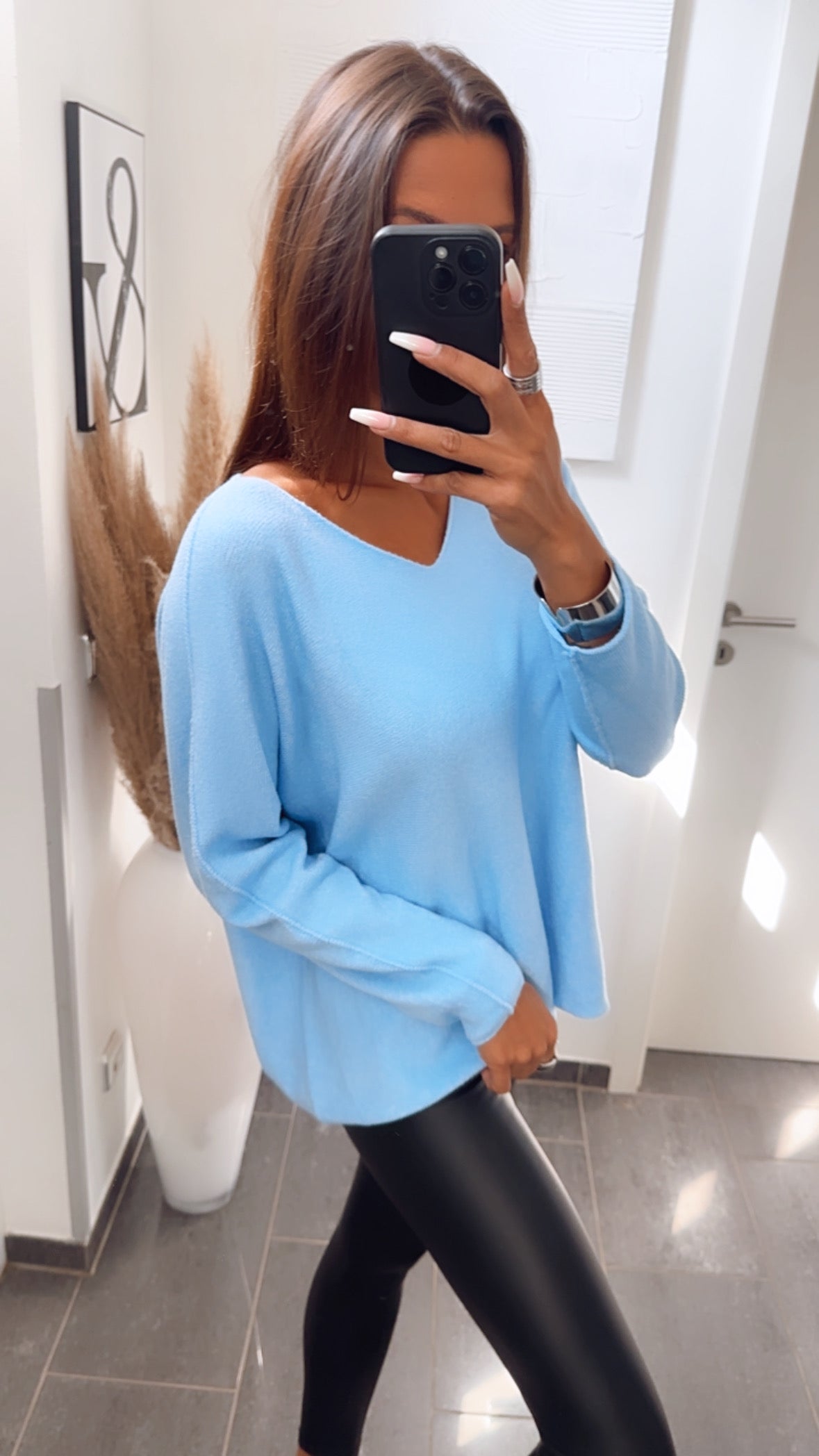 Leichter Pullover mit V-Ausschnitt – Azur Blau