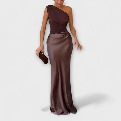 Elegantes Ein-Schulter Falten Maxi Kleid – Dramatische Eleganz | Salzburg Mode