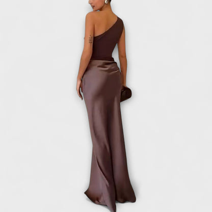 Elegantes Ein-Schulter Falten Maxi Kleid – Dramatische Eleganz | Salzburg Mode