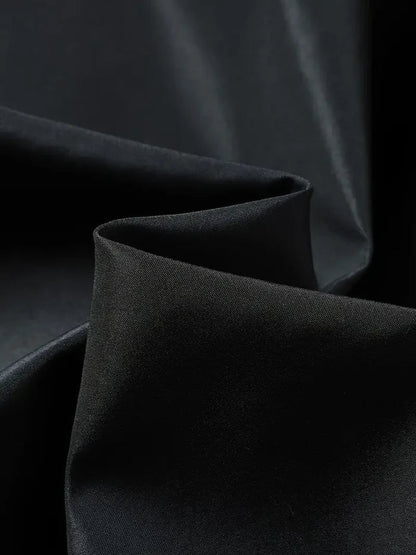 Nahaufnahme schwarzer Stoff, glatter Textilstoff, Fleecejacke Material Detail