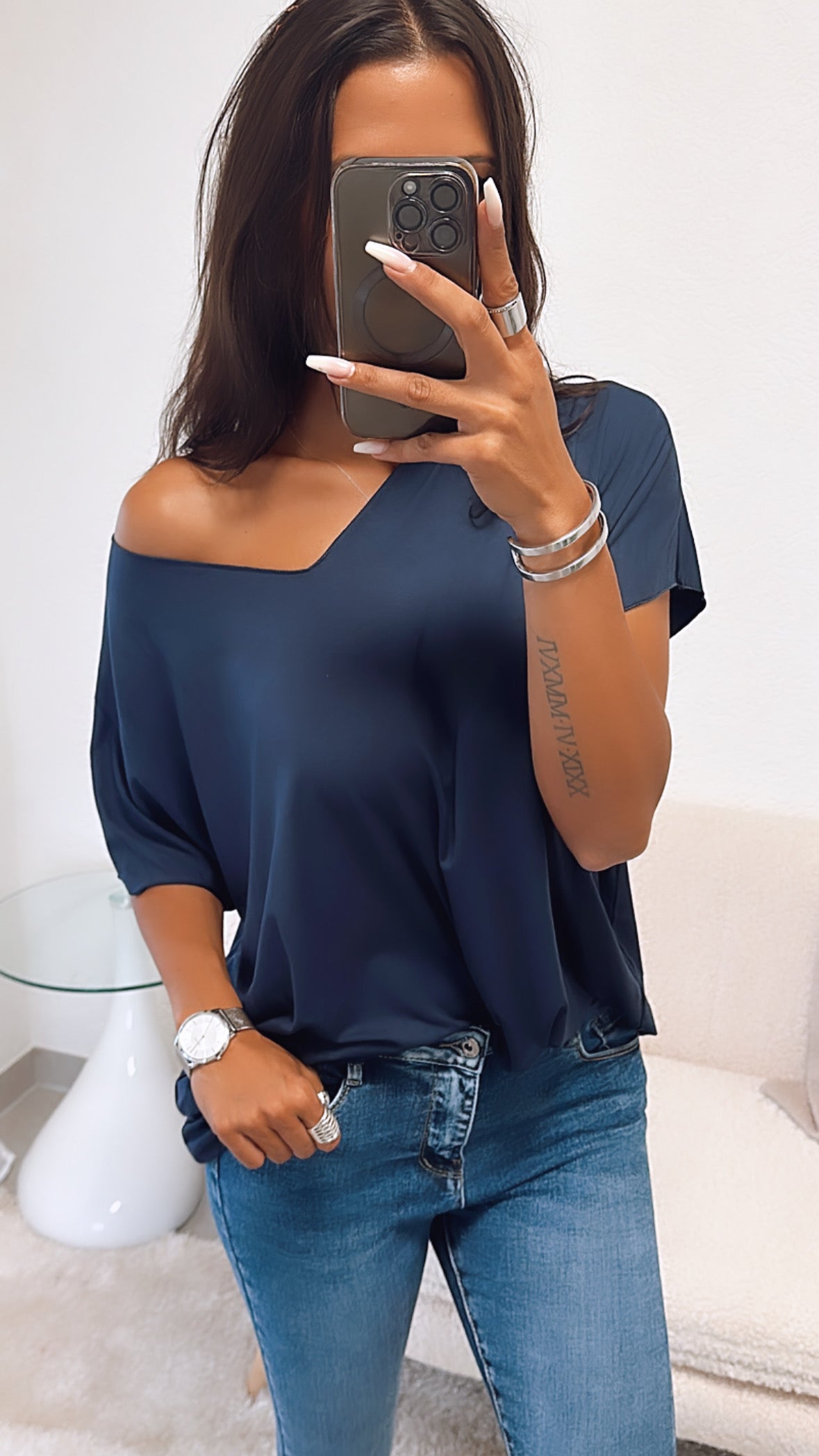 T-Shirt mit V-Ausschnitt – Dunkel Blau
