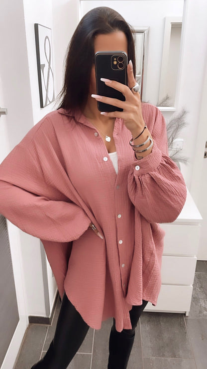 Lange Oversize Musselin Bluse in Helle Beere – Feminine Sophistication | MUSSELIN LIEBE
