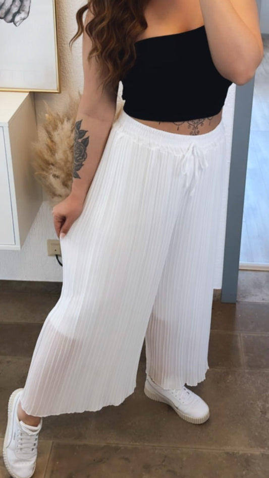 Plissee-Hose in Weiß – Zeitlose Reinheit