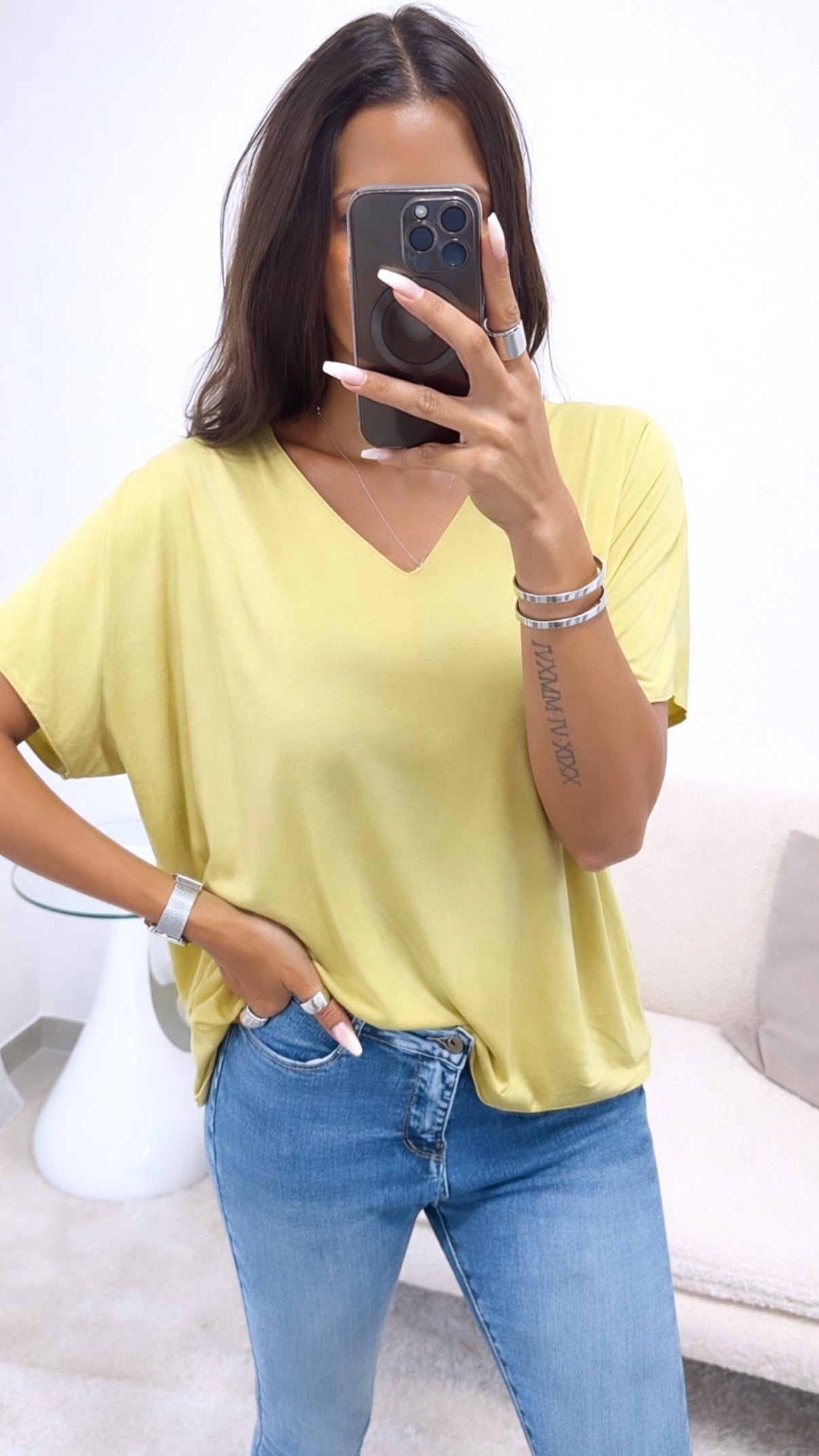 T-Shirt mit V-Ausschnitt – Soft Gelb