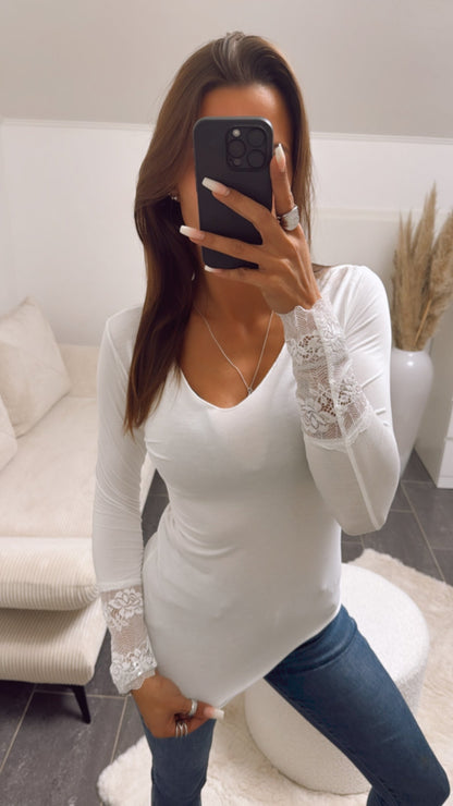 Langarm Oberteil mit Spitzenapplikationen – Weiß