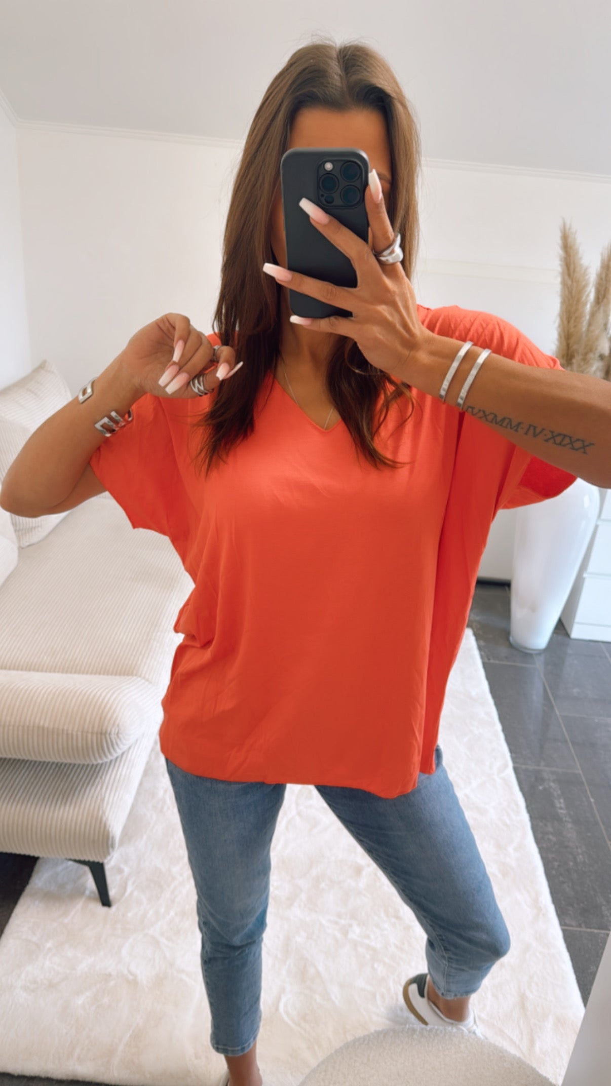 T-Shirt mit V-Ausschnitt – Coral