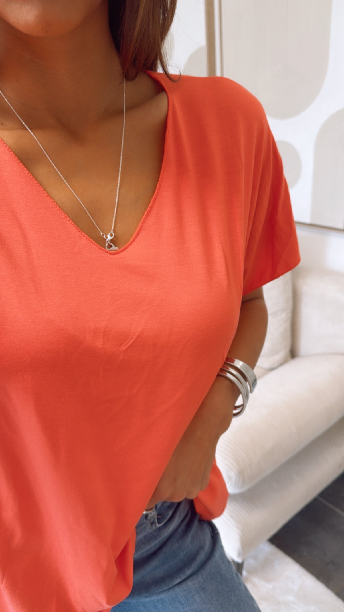T-Shirt mit V-Ausschnitt – Coral