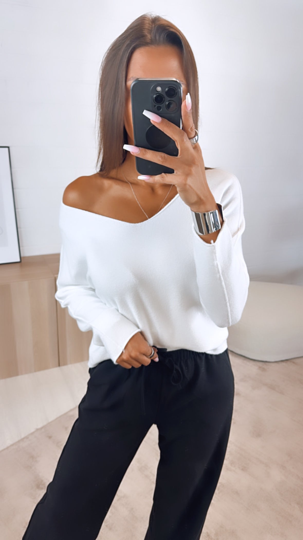 Leichter Pullover mit V-Ausschnitt – Weiß