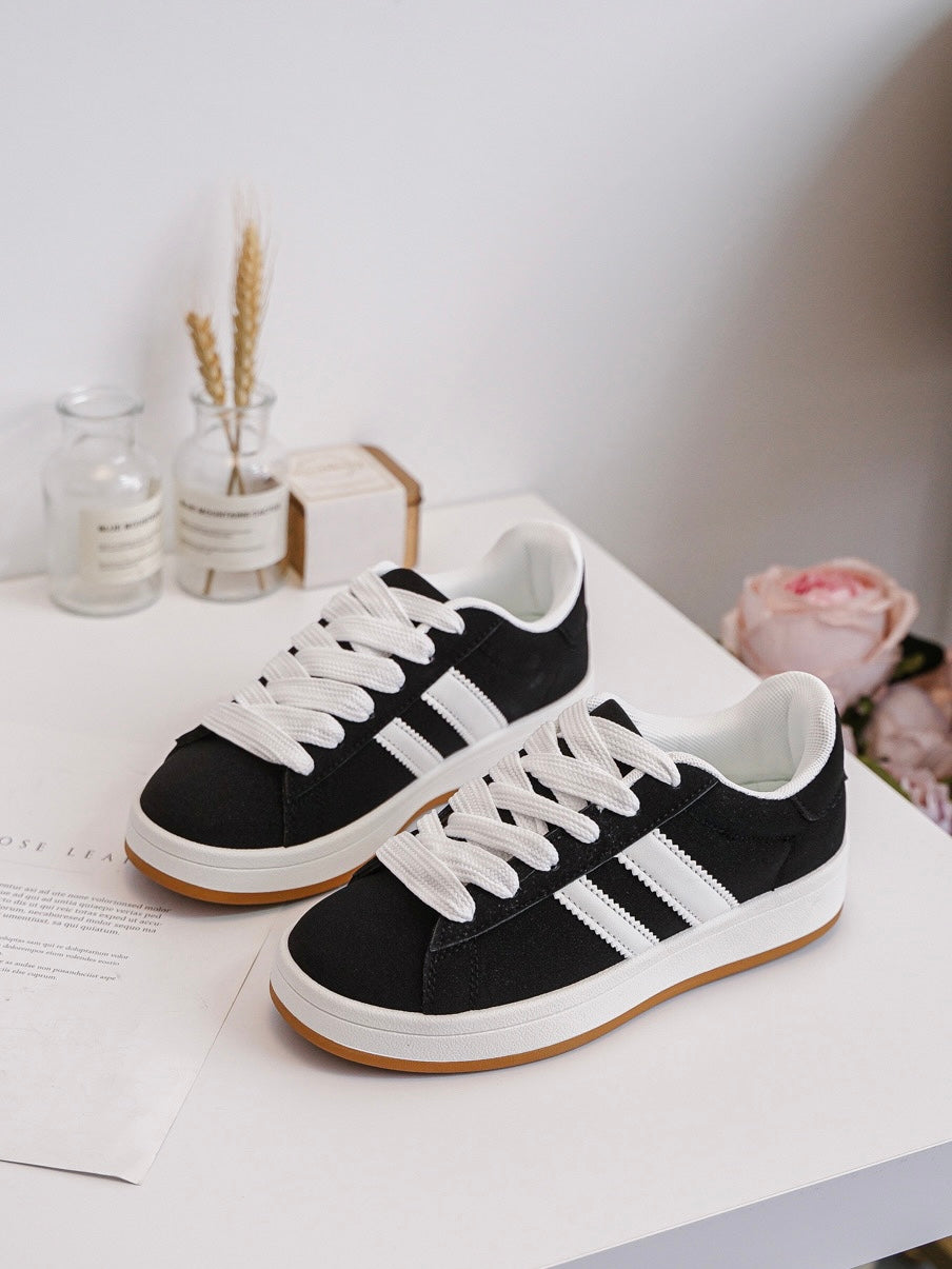 Viral Black Sneaker