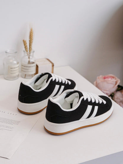 Viral Black Sneaker