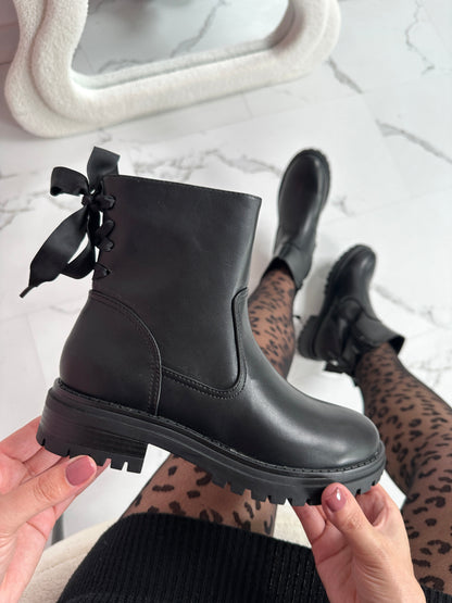 Bow Schwarze Boots mit Schleife