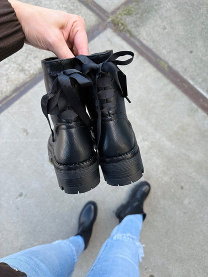 Bow Schwarze Boots mit Schleife