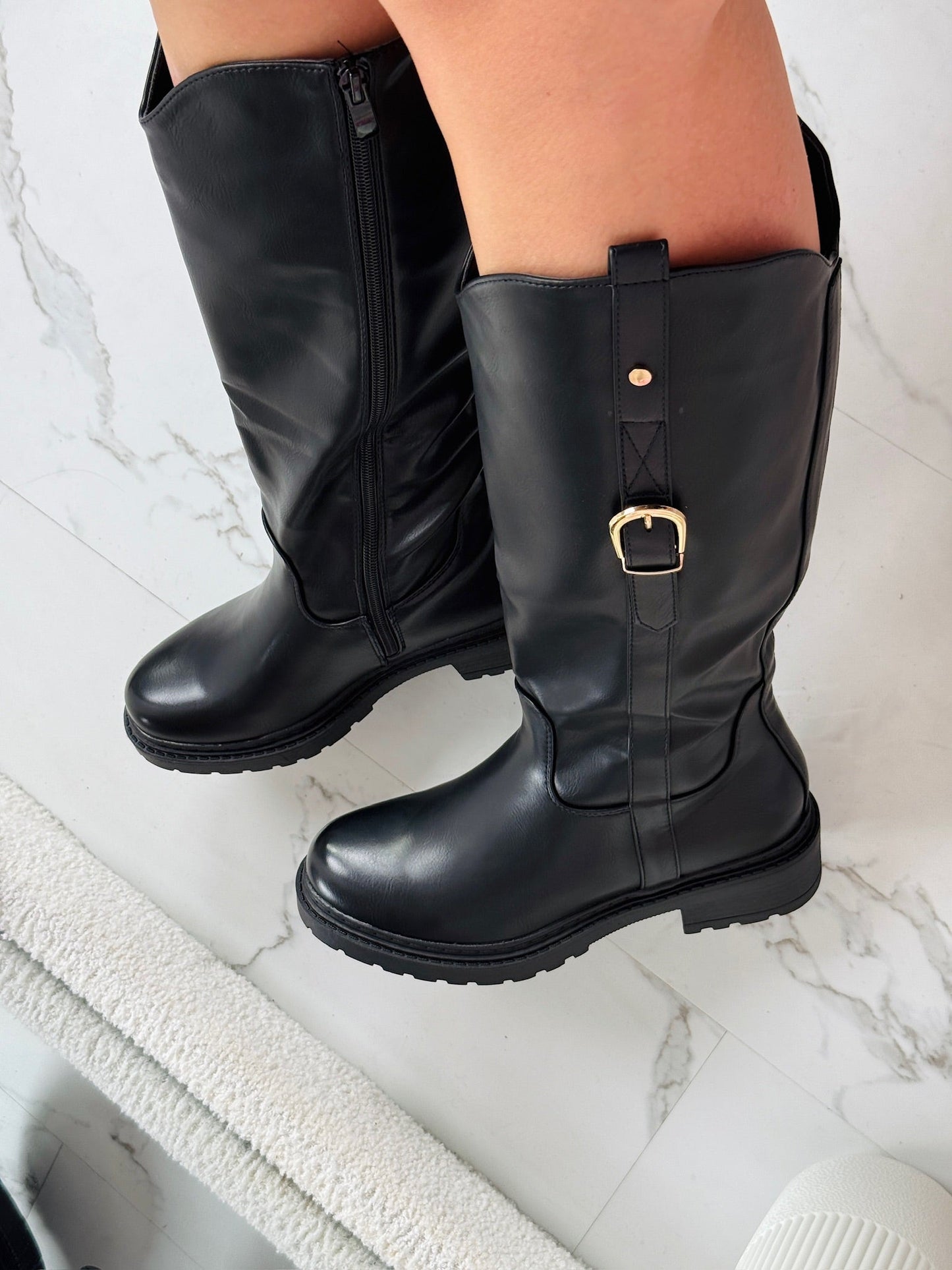 Lara Schwarz Stiefel