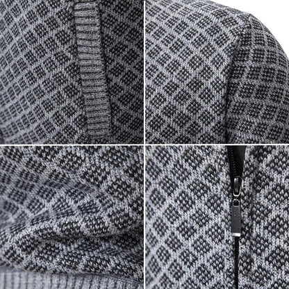Detailaufnahmen grauer Strickpullover mit Rauten-Muster, Reißverschluss und Bündchen