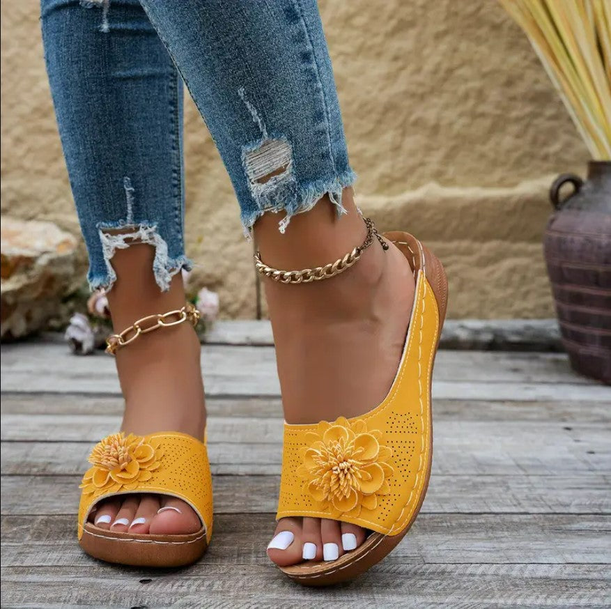 FLORA Komfort-Sandalen mit Blumenmotiv | Premium Fußbett