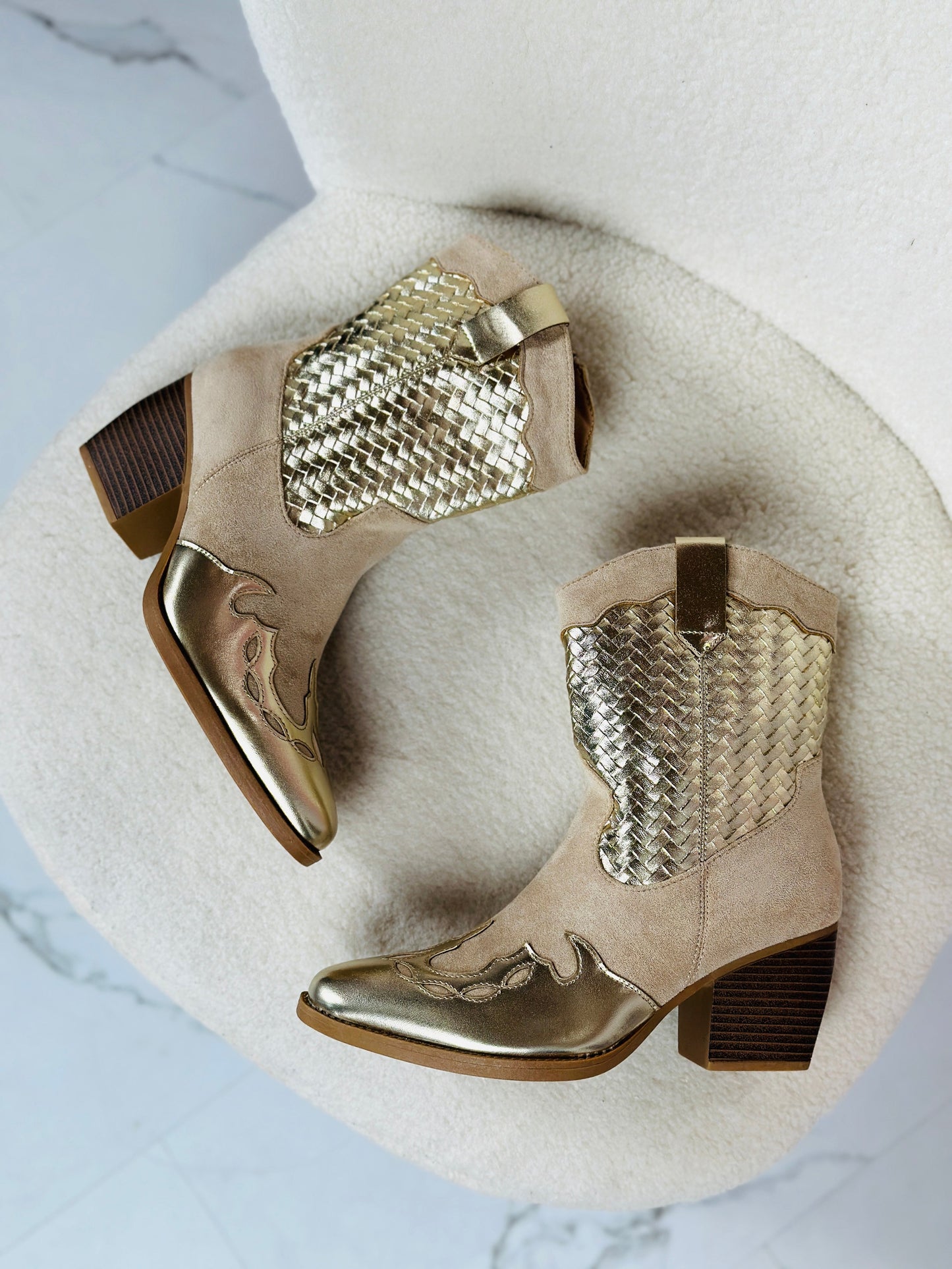 Goldene Cowboy Boots Geflochten