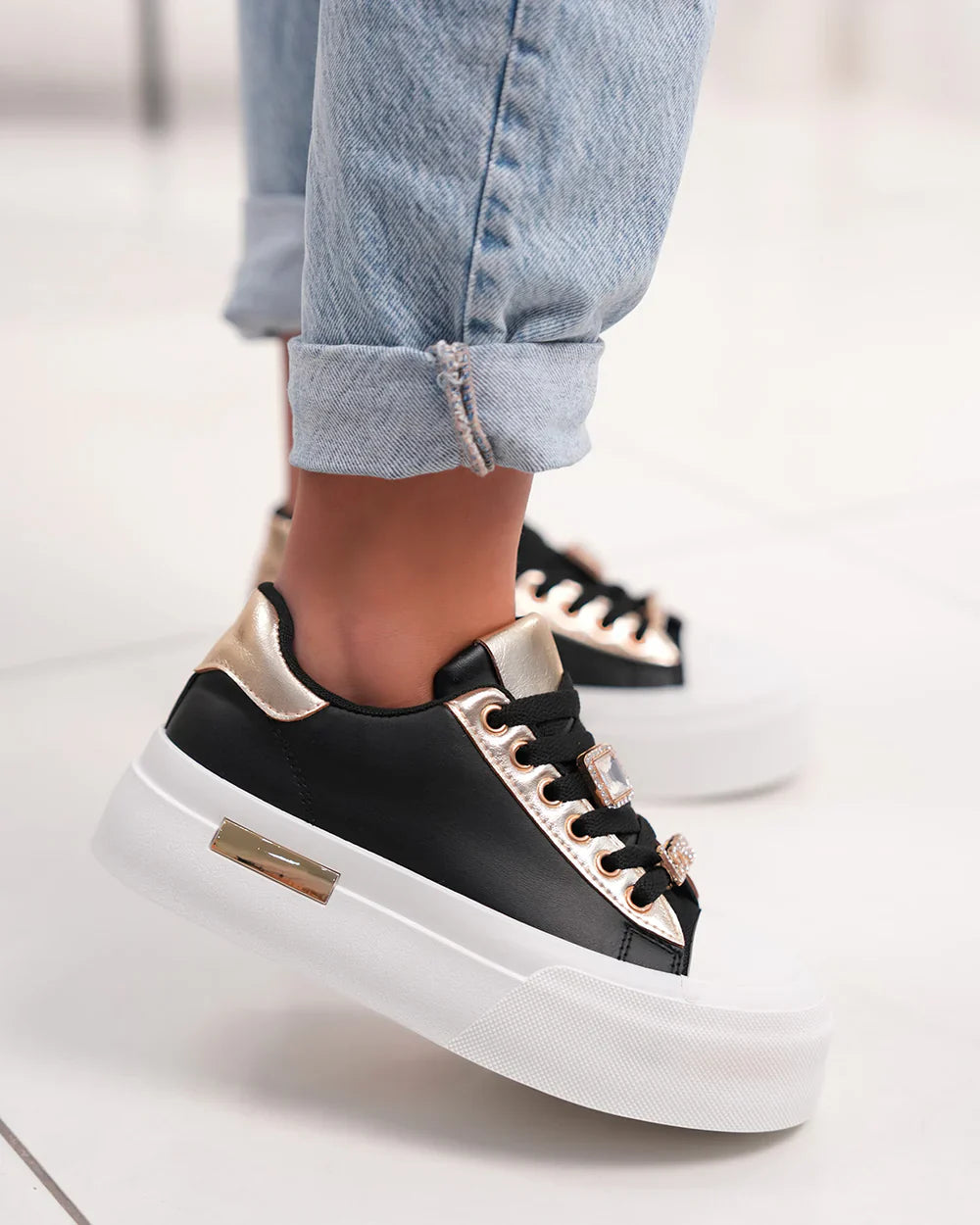 Joanna Black Sneaker
