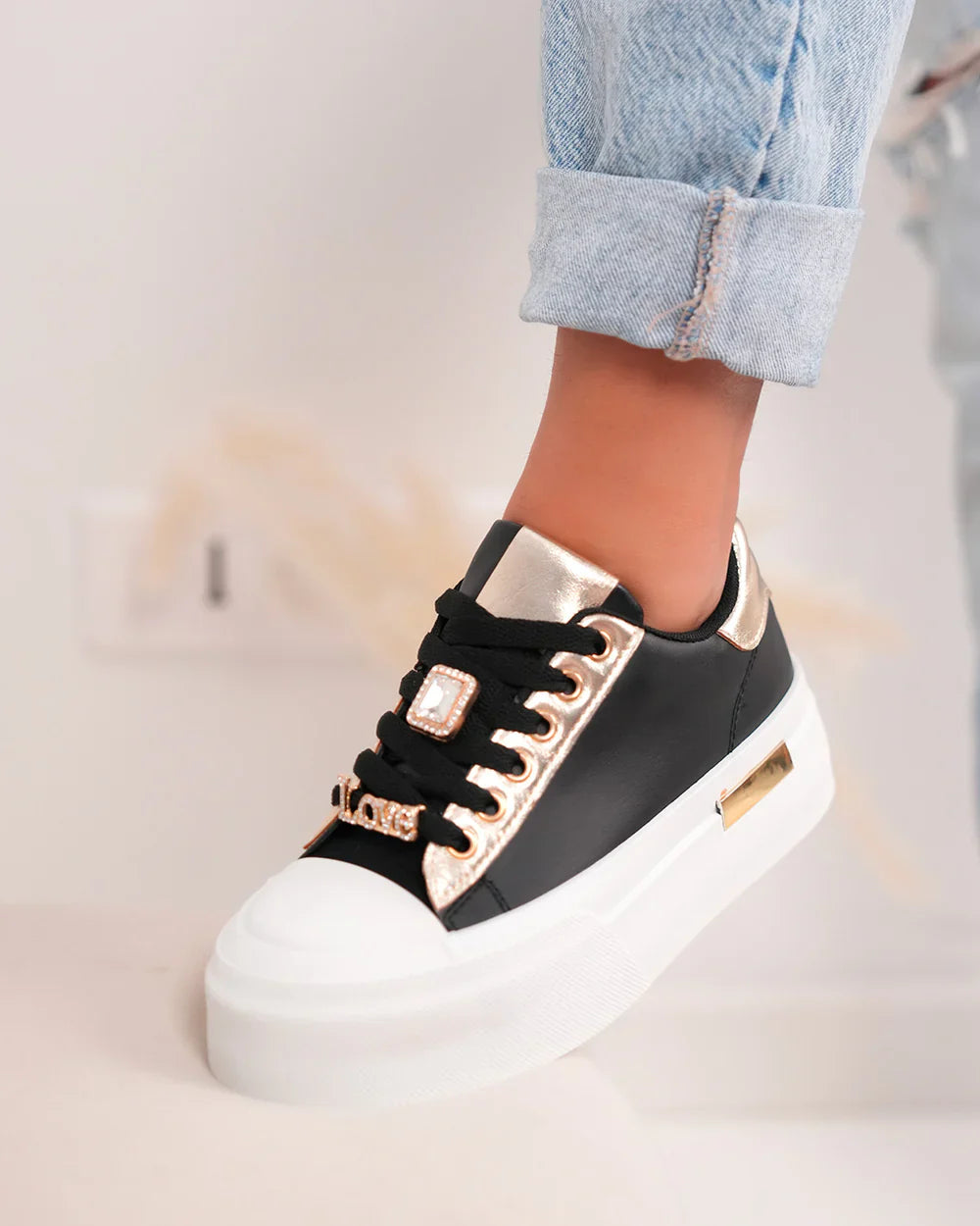 Joanna Black Sneaker