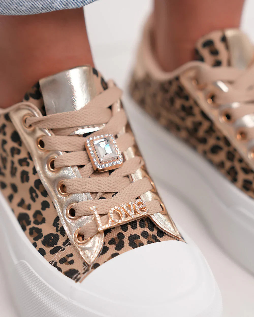 Joanna Leo Sneaker