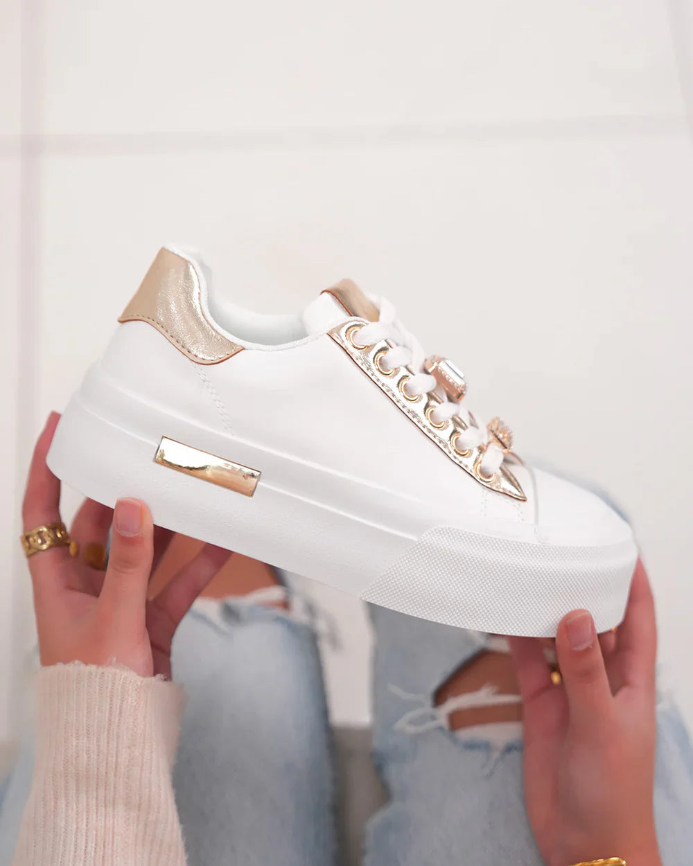 Joanna White Sneaker