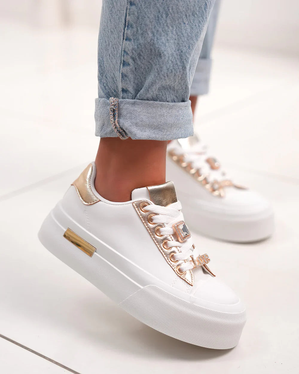 Joanna White Sneaker