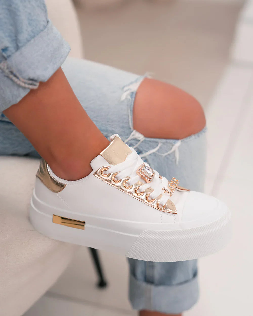 Joanna White Sneaker