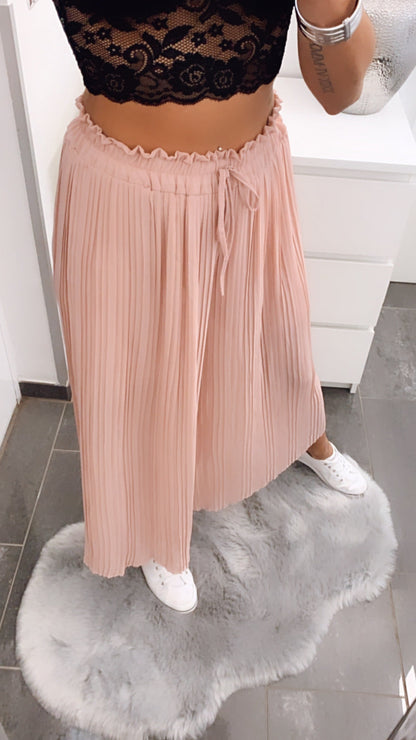 Plissee-Hose in Rosa – Romantische Eleganz