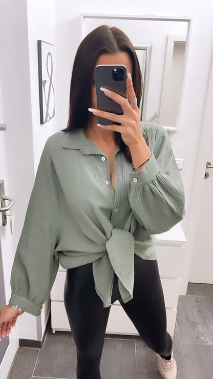 Kurze Oversize Musselin Bluse in Khaki – Natürliche Sophistication | MUSSELIN LIEBE