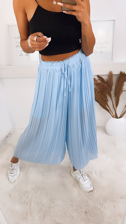 Plissee-Hose in Hell Blau – Sommerliche Frische