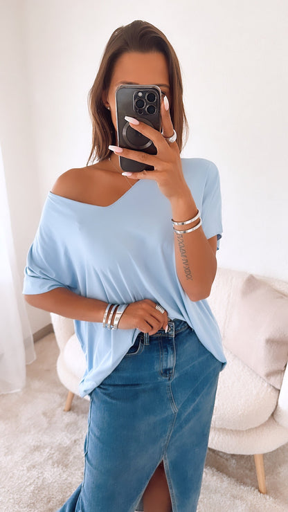 T-Shirt mit V-Ausschnitt – Hell Blau